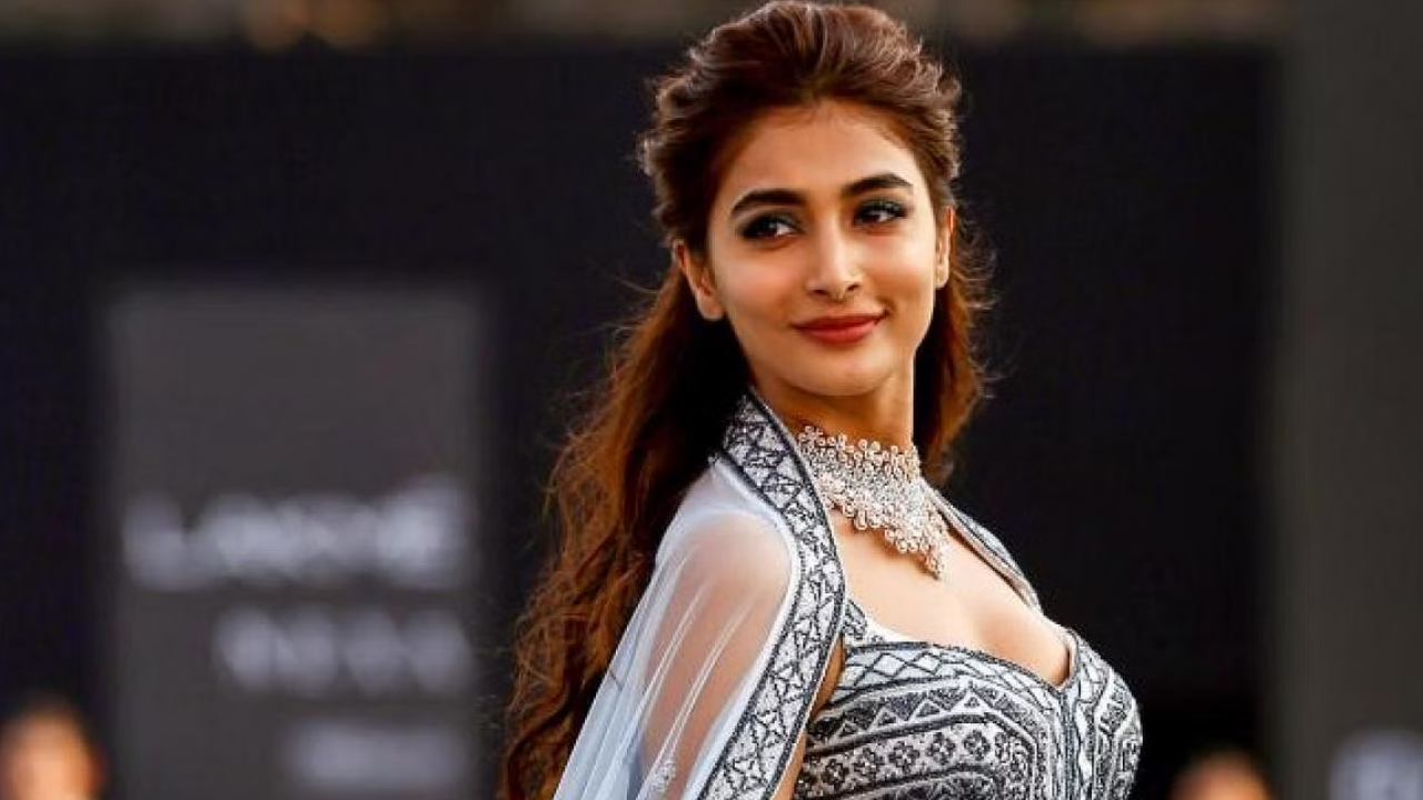 https://10tv.in/movies/pooja-hegde-to-romance-yash-in-next-movie-is-a-trash-446871.html