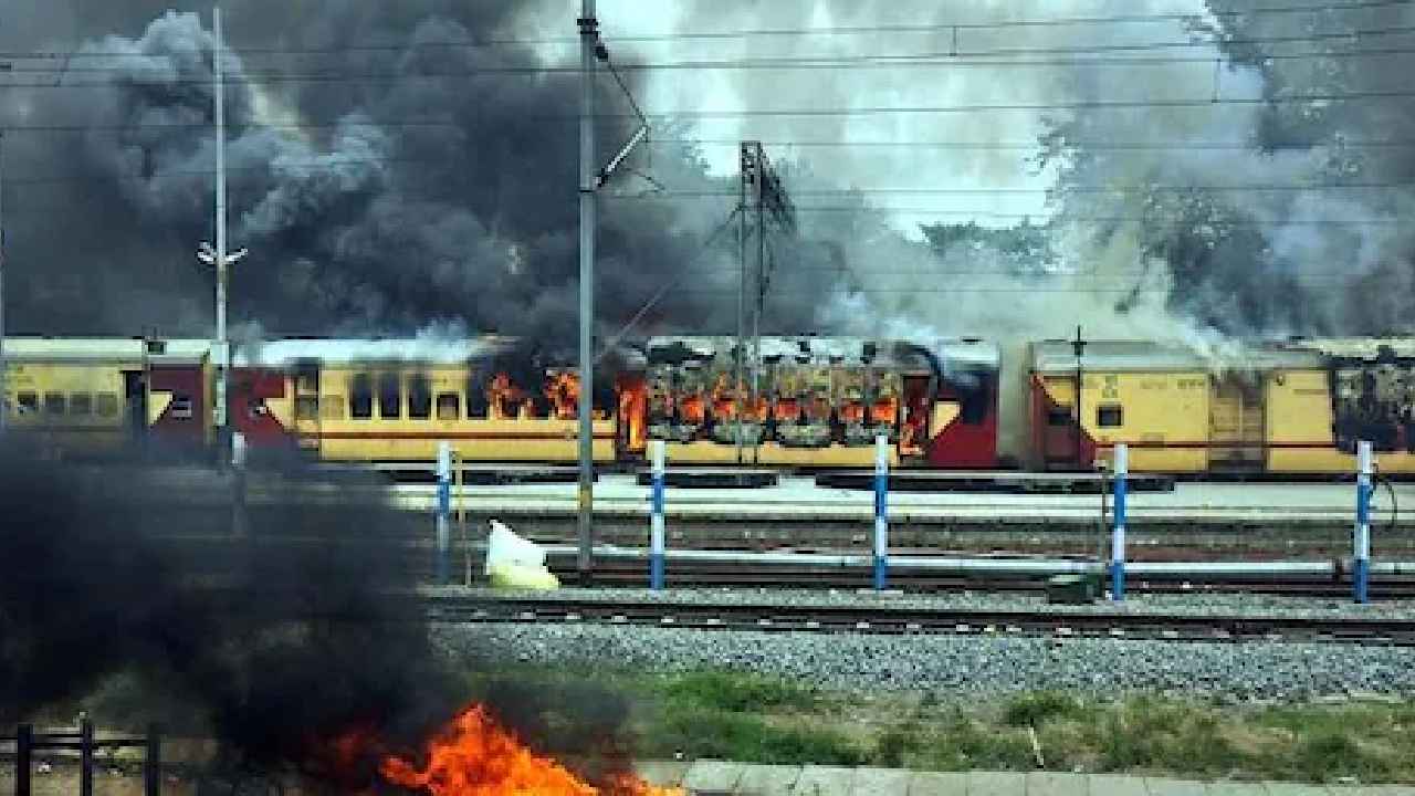 https://10tv.in/telangana/secunderabad-railway-station-protests-huge-danger-avoided-says-railways-officials-446391.html