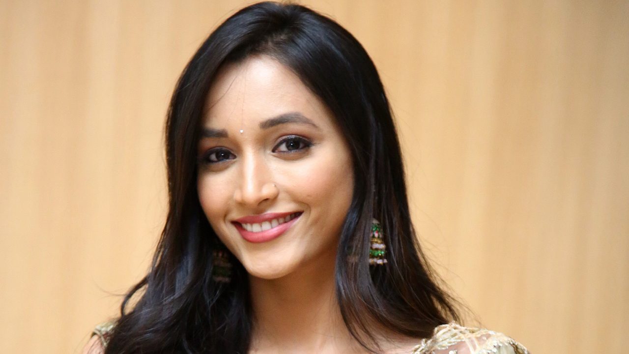 https://10tv.in/movies/srinidhi-shetty-no-movie-offers-due-to-remuneration-hike-449913.html