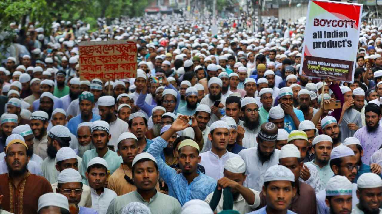 https://10tv.in/latest/bangladesh-muslims-protest-against-india-officials-comments-442465.html