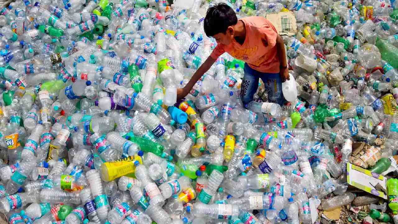 https://10tv.in/national/single-use-plastics-items-will-be-banned-in-india-from-1st-july2022-452079.html