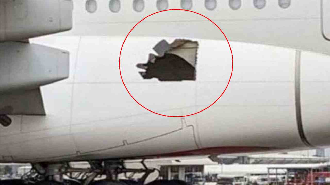 Emirates Airbus : గాల్లో ఉన్న విమానానికి రంధ్రం-14 గంటలు గాల్లోనే ప్రయాణం