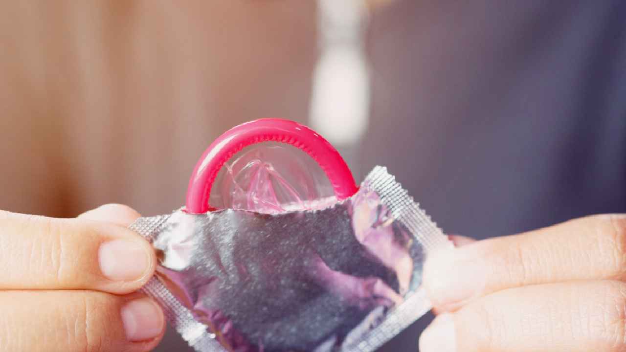 Flavoured Condoms : బాబోయ్.. ఎగబడి మరీ కండోమ్ నీటిని తాగుతున్న స్టూడెంట్స్.. ఎందుకో తెలిస్తే దిమ్మతిరిగిపోవాల్సిందే