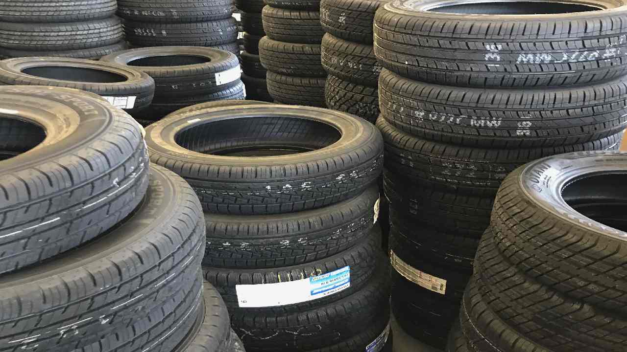 New Tyres : అక్టోబర్ 1 నుంచి కొత్త రకం టైర్లు వాడాల్సిందే… కేంద్రం కొత్త నిబంధనలు విడుదల