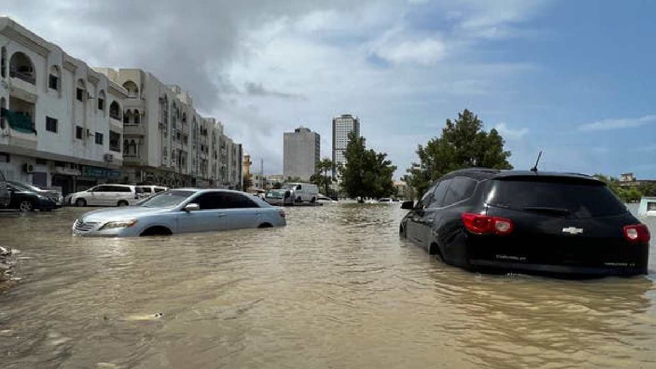 UAE Floods: యూఏఈలో భారీ వర్షాలు.. ఏడుగురు మృతి