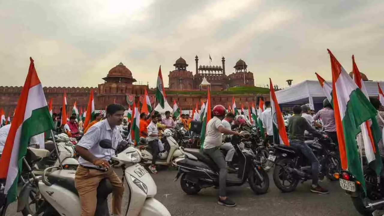 Tiranaga Bike Rally: తిరంగా ర్యాలీకి ప్రతిపక్ష ఎంపీల డుమ్మా.. నెహ్రూ డీపీ పెట్టుకున్న కాంగ్రెస్ నేతలు