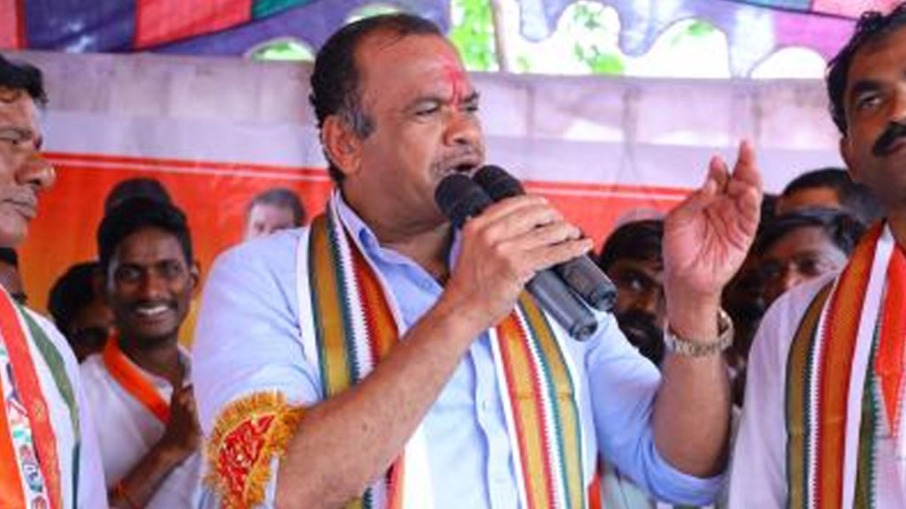 Komatireddy Venkatareddy controversial comments on minister ktr
