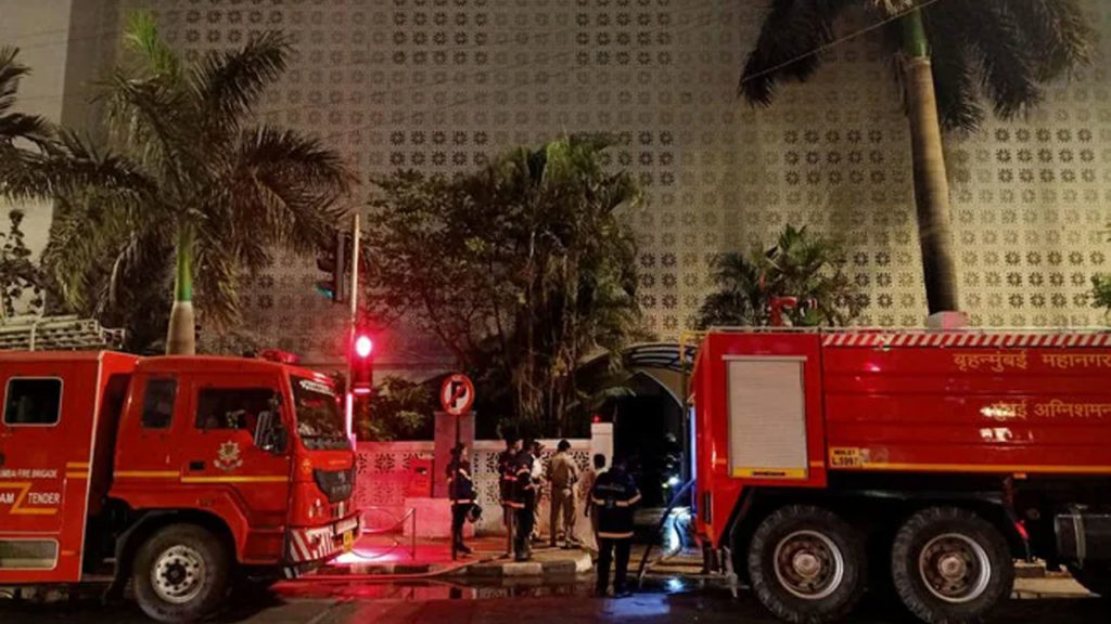 fire breaks out at 15 floor building in mumbai one man lost live