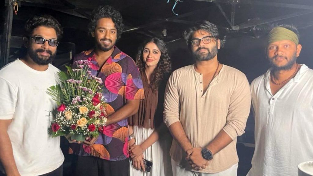 Suma Kanakala Son Roshan kanakala Meets Allu Arjun in Pushpa 2 Shoot