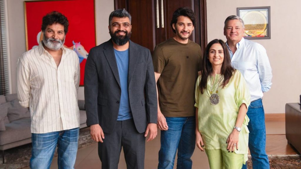 Netflix CEO Ted Sarandos Meet with Mahesh Babu and Trivikram in Guntur Kaaram Sets