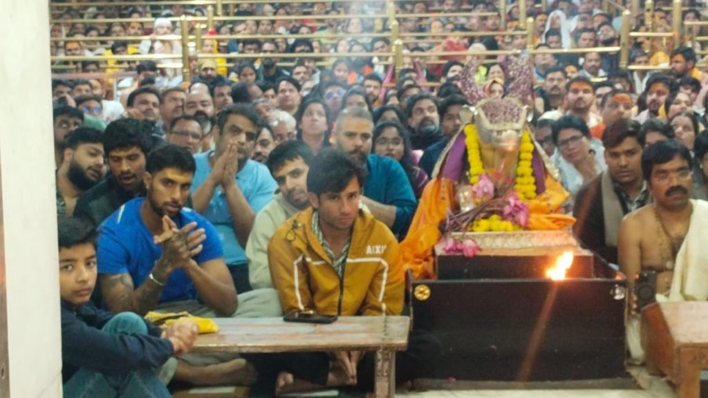 Cricketers Prayers At Mahakaleshwar Temple